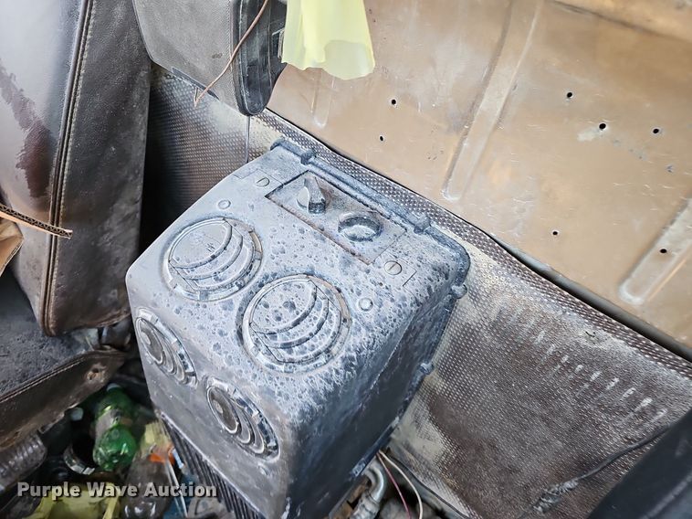 image for item EJ5827 1986 International  F2574 dump truck