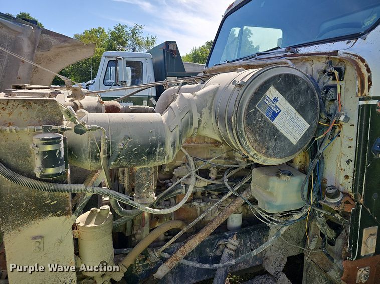 image for item EJ5827 1986 International  F2574 dump truck