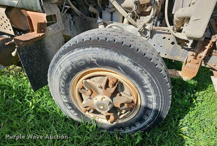 image for item EJ5827 1986 International  F2574 dump truck