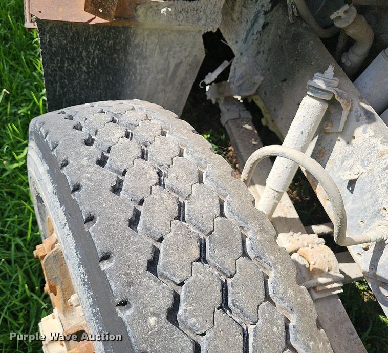 image for item EJ5827 1986 International  F2574 dump truck