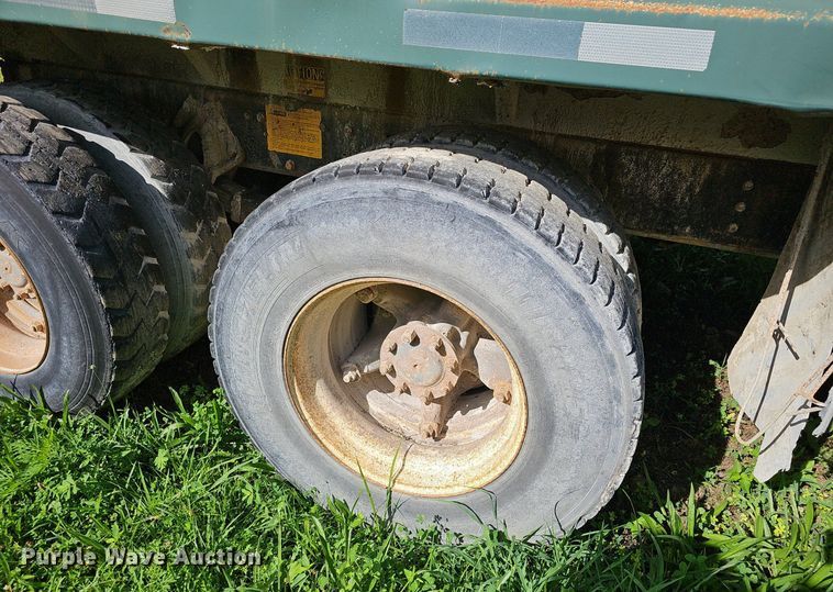 image for item EJ5827 1986 International  F2574 dump truck