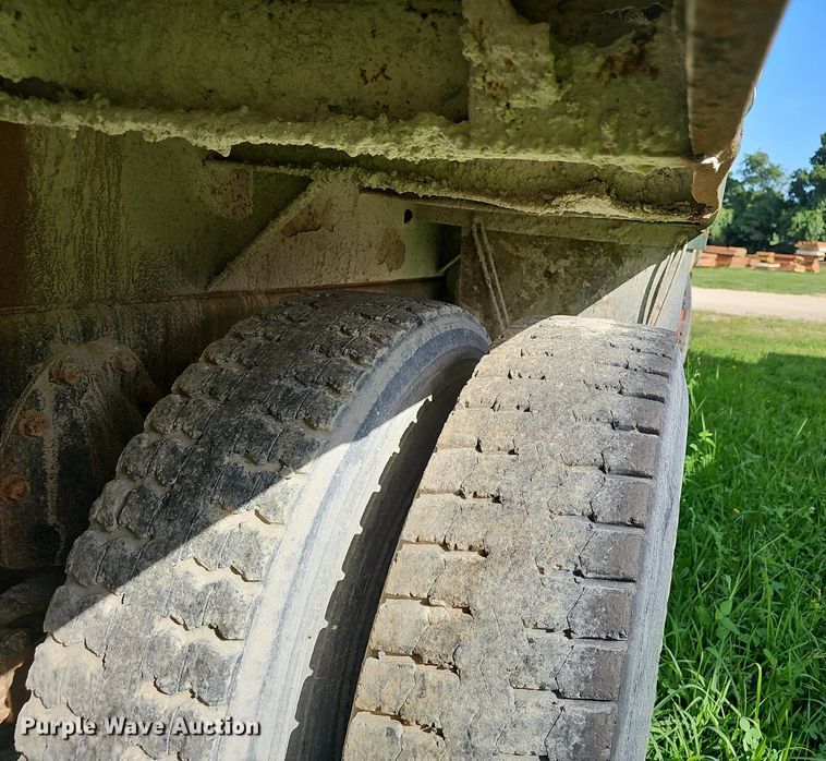 image for item EJ5827 1986 International  F2574 dump truck