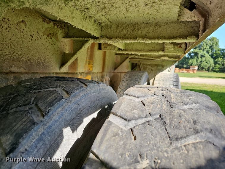 image for item EJ5827 1986 International  F2574 dump truck