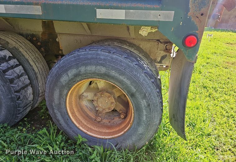 image for item EJ5827 1986 International  F2574 dump truck