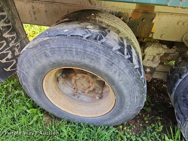 image for item EJ5827 1986 International  F2574 dump truck