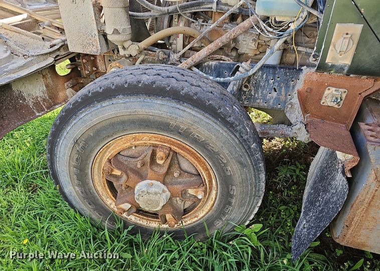 image for item EJ5827 1986 International  F2574 dump truck