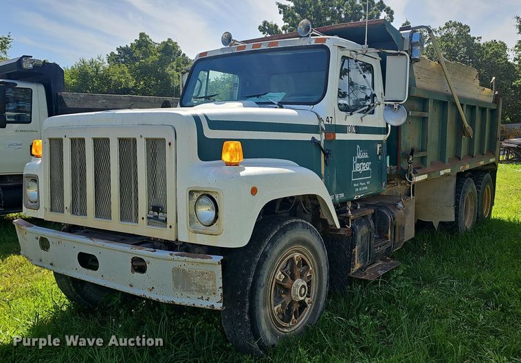 image for item EJ5829 1995 International  2574 dump truck