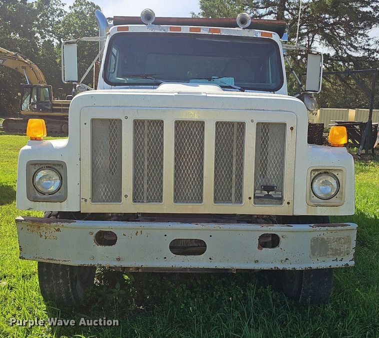 image for item EJ5829 1995 International  2574 dump truck