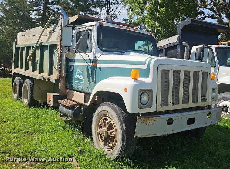 image for item EJ5829 1995 International  2574 dump truck