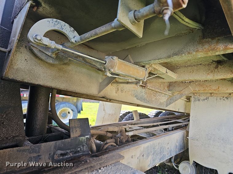 image for item EJ5829 1995 International  2574 dump truck