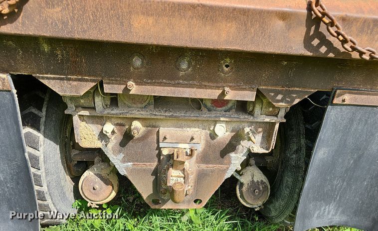 image for item EJ5829 1995 International  2574 dump truck