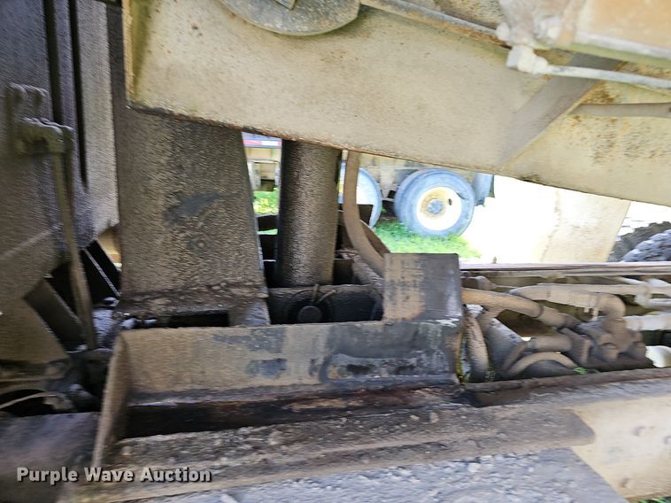 image for item EJ5829 1995 International  2574 dump truck