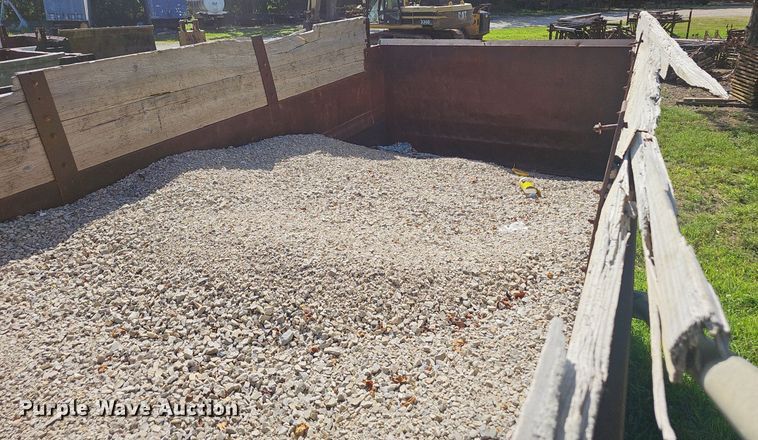 image for item EJ5829 1995 International  2574 dump truck