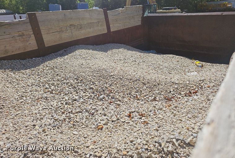 image for item EJ5829 1995 International  2574 dump truck