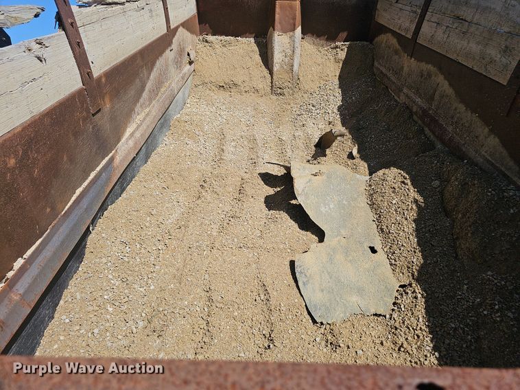 image for item EJ5829 1995 International  2574 dump truck