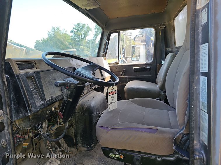 image for item EJ5829 1995 International  2574 dump truck