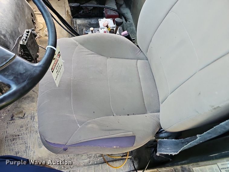 image for item EJ5829 1995 International  2574 dump truck