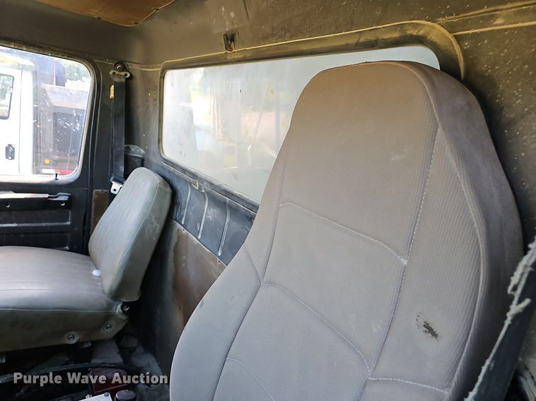 image for item EJ5829 1995 International  2574 dump truck