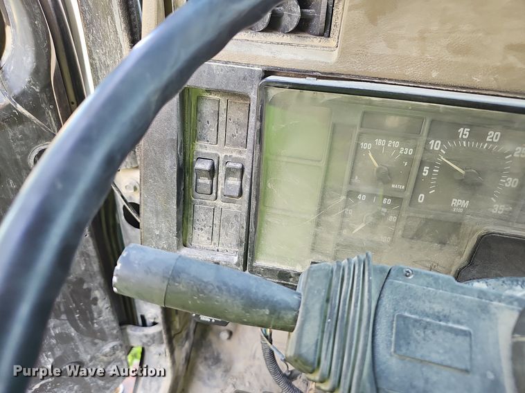 image for item EJ5829 1995 International  2574 dump truck