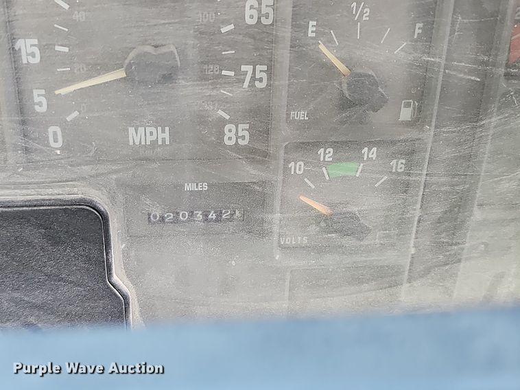 image for item EJ5829 1995 International  2574 dump truck