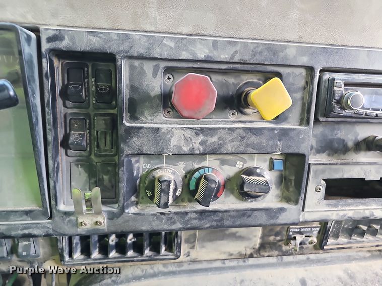 image for item EJ5829 1995 International  2574 dump truck