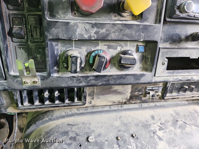 image for item EJ5829 1995 International  2574 dump truck