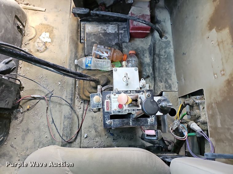 image for item EJ5829 1995 International  2574 dump truck