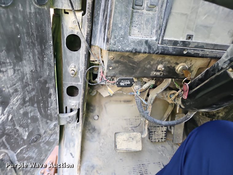 image for item EJ5829 1995 International  2574 dump truck