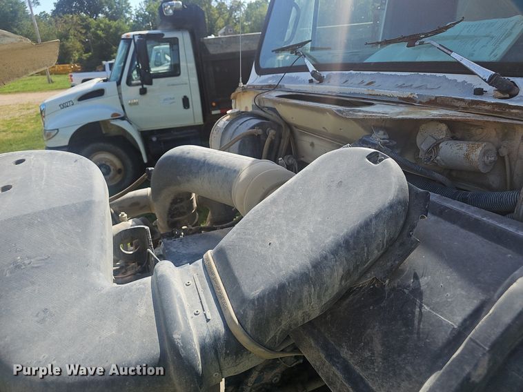 image for item EJ5829 1995 International  2574 dump truck