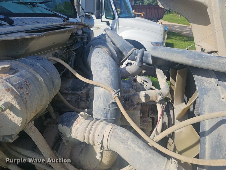 image for item EJ5829 1995 International  2574 dump truck