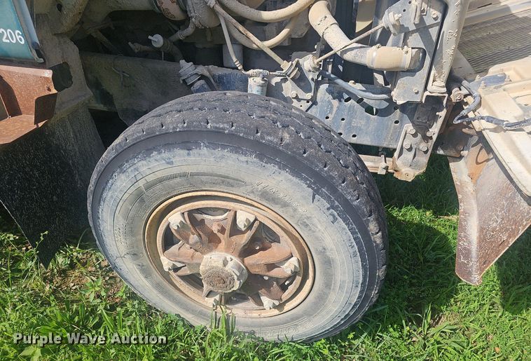 image for item EJ5829 1995 International  2574 dump truck