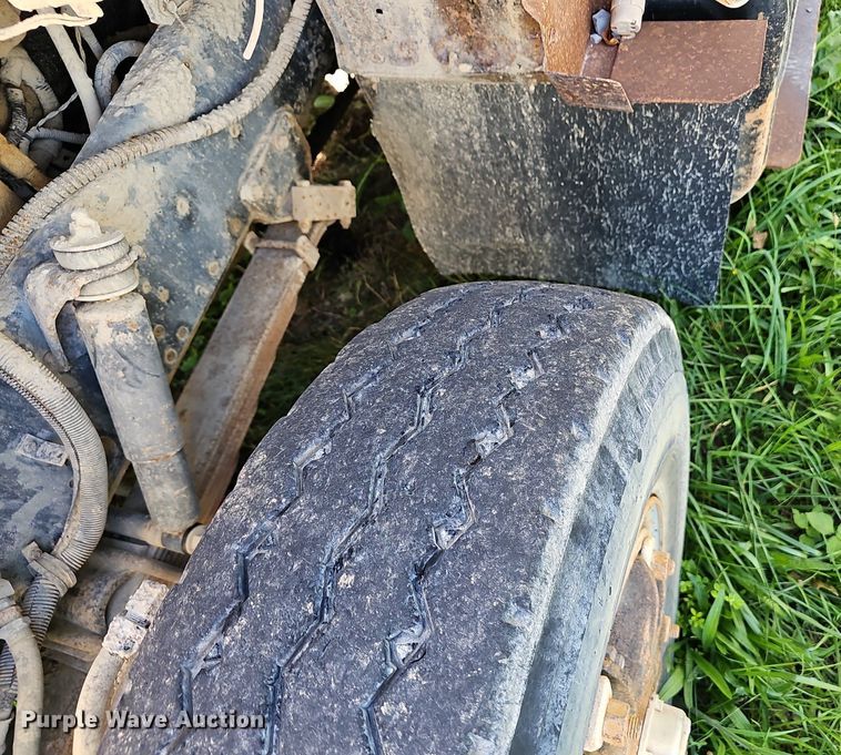 image for item EJ5829 1995 International  2574 dump truck