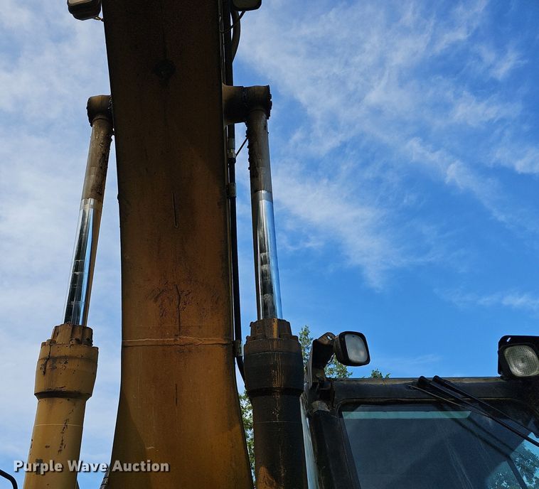 image for item EJ5835 1999 Caterpillar  330B L excavator