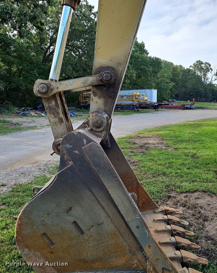 image for item EJ5835 1999 Caterpillar  330B L excavator