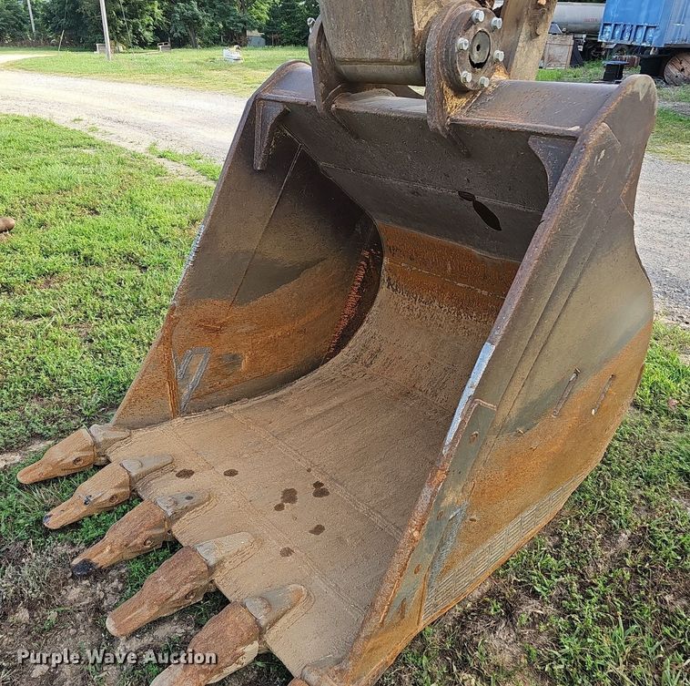 image for item EJ5835 1999 Caterpillar  330B L excavator