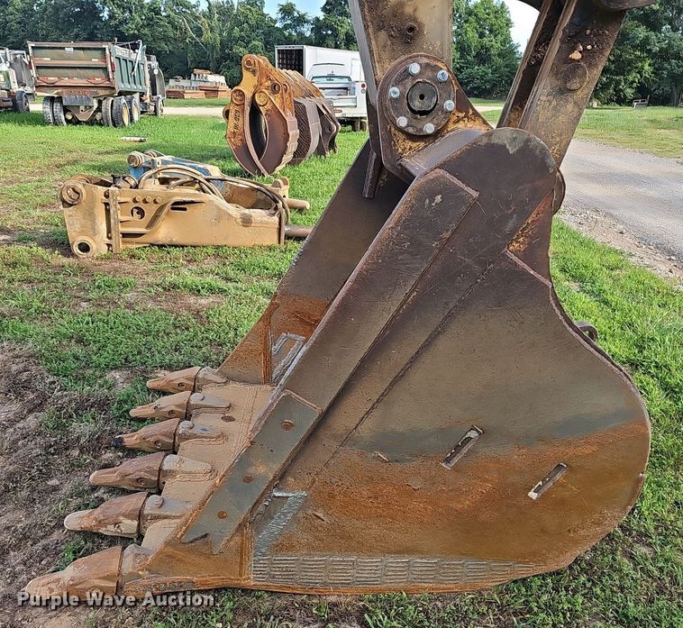 image for item EJ5835 1999 Caterpillar  330B L excavator