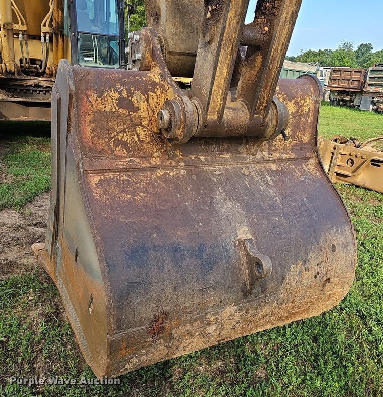 image for item EJ5835 1999 Caterpillar  330B L excavator