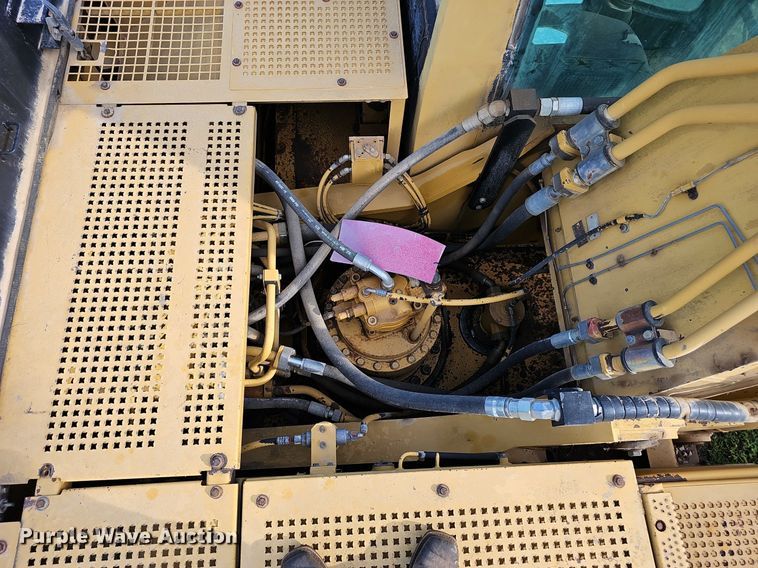 image for item EJ5835 1999 Caterpillar  330B L excavator