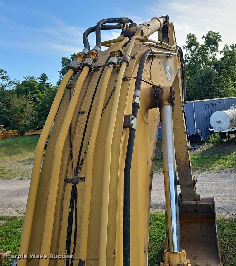 image for item EJ5835 1999 Caterpillar  330B L excavator