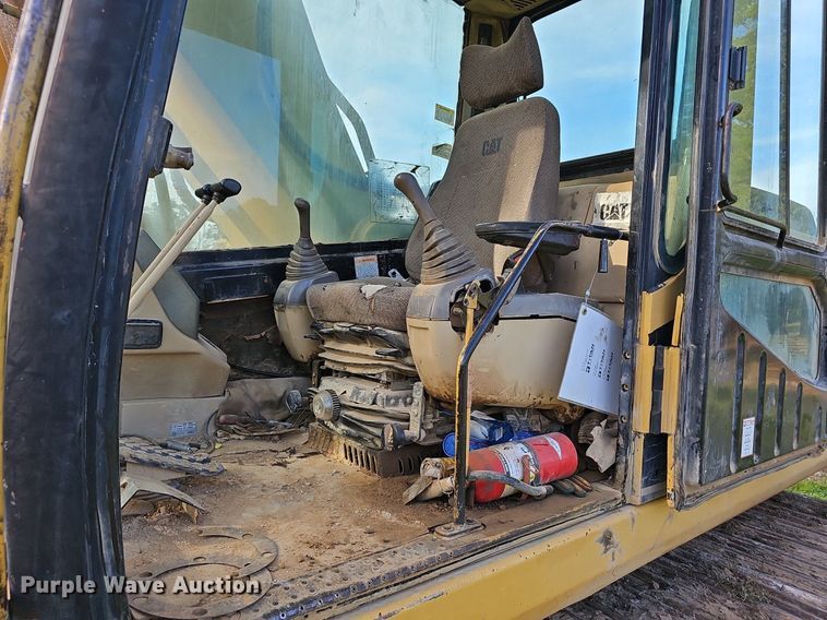 image for item EJ5835 1999 Caterpillar  330B L excavator