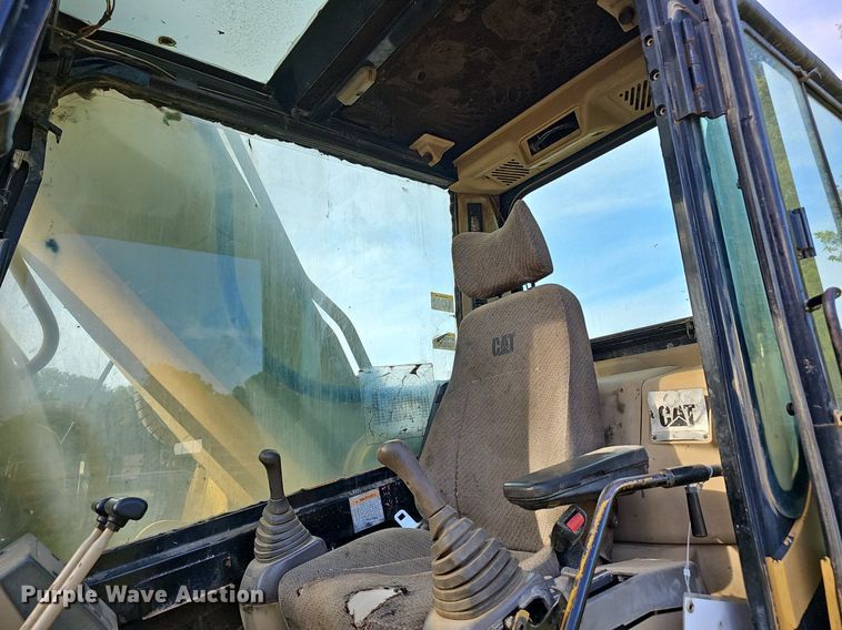 image for item EJ5835 1999 Caterpillar  330B L excavator