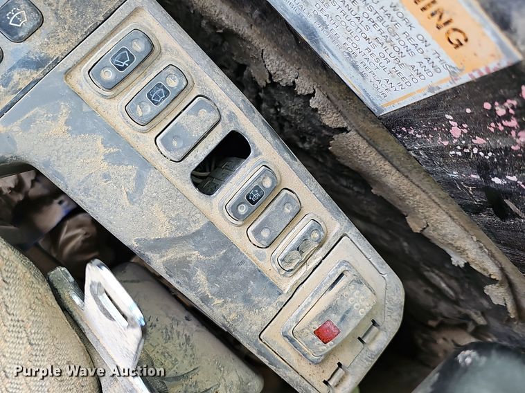 image for item EJ5835 1999 Caterpillar  330B L excavator