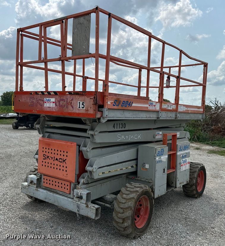 image for item EJ6391 1998 Skyjack SJ8841 scissor lift