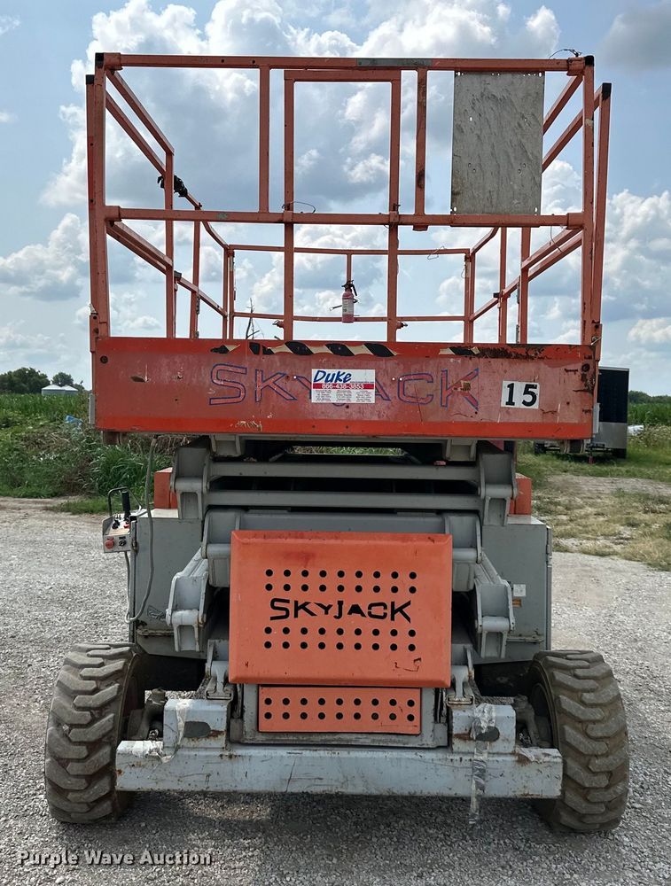 image for item EJ6391 1998 Skyjack SJ8841 scissor lift