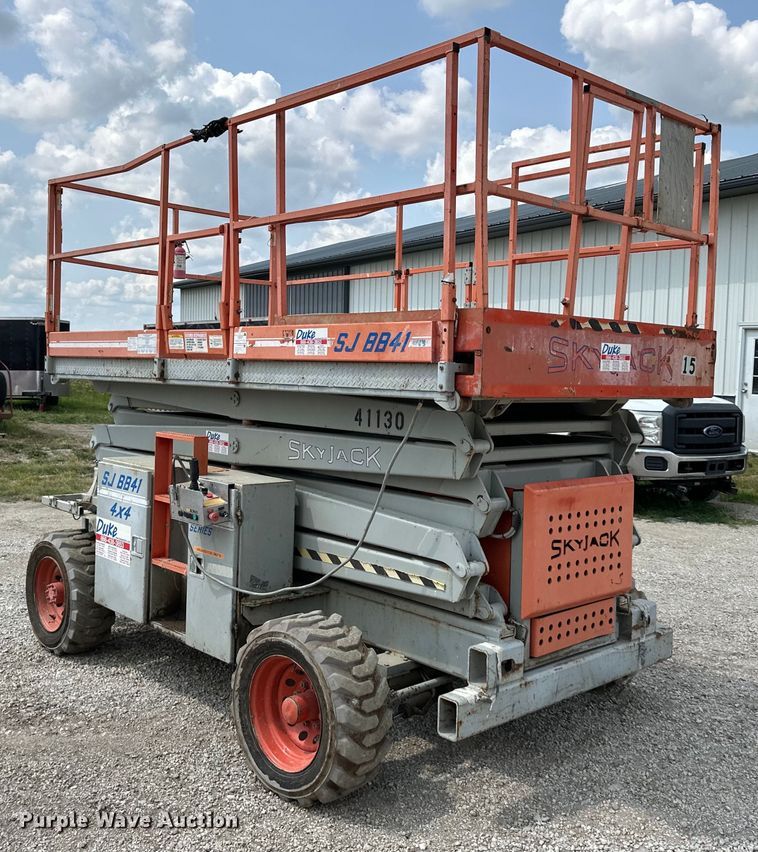 image for item EJ6391 1998 Skyjack SJ8841 scissor lift