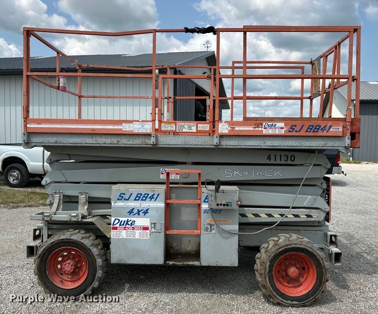 image for item EJ6391 1998 Skyjack SJ8841 scissor lift