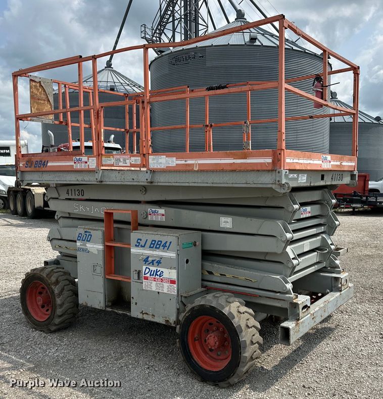 image for item EJ6391 1998 Skyjack SJ8841 scissor lift
