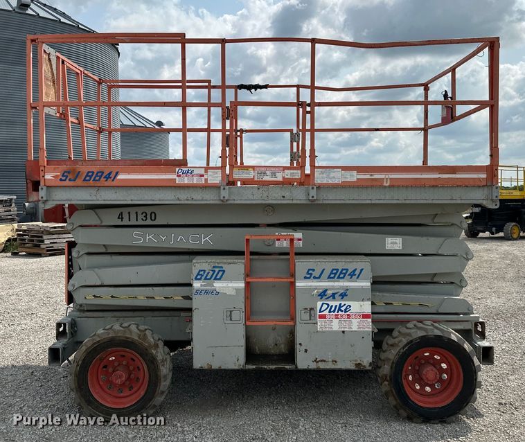 image for item EJ6391 1998 Skyjack SJ8841 scissor lift