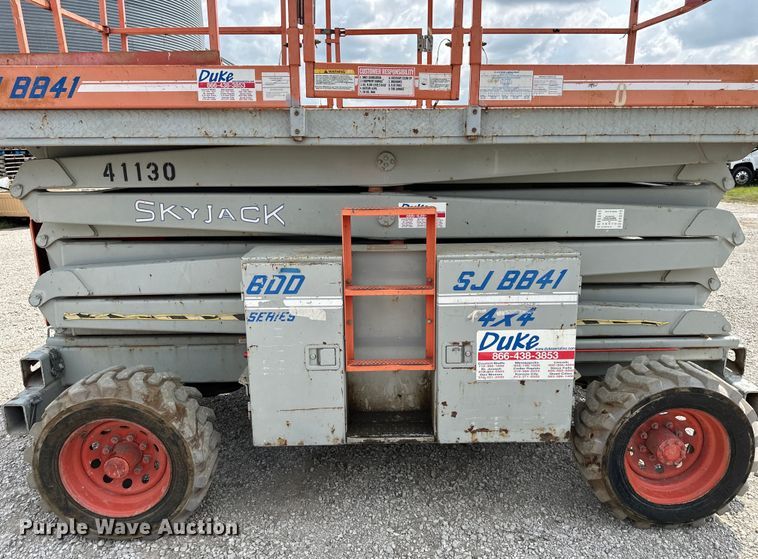 image for item EJ6391 1998 Skyjack SJ8841 scissor lift