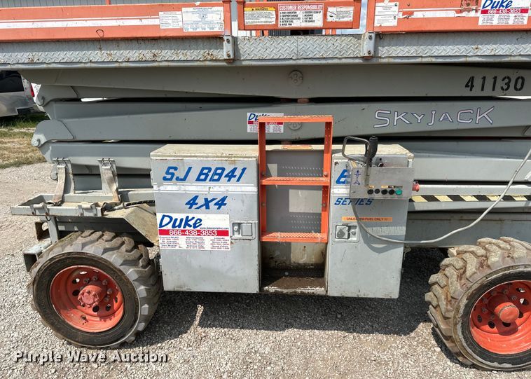 image for item EJ6391 1998 Skyjack SJ8841 scissor lift